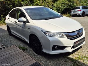 Honda Grace Hybrid Automatic 2015 - Image 2
