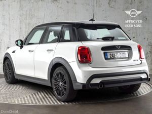 Mini Cooper 5-Door Cooper Exclusive - Image 2