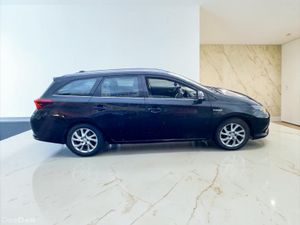 2018 Toyota Auris Hybrid Luna Touring Sports - Image 2