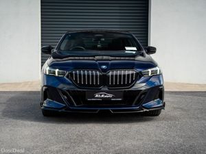 BMW 5-Series 530E M SPORT Pan roof + COMFORT Pack - Image 3