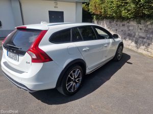 VOLVO V60 / 2015 / 2.0 DIESEL / AUTOMATIC - Image 4