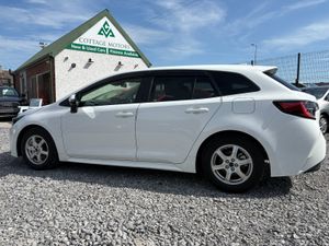 TOYOTA COROLL TOURING 1.8 PETROL HYBRID AUTO - Image 2