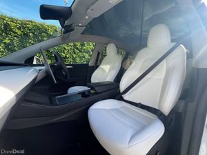 Tesla Model Y 60.5 KWH RWD // PANORAMIC SUNROOF // - Image 2