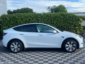 Tesla Model Y 60.5 KWH RWD // PANORAMIC SUNROOF // - Image 3