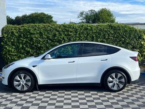 Tesla Model Y 60.5 KWH RWD // PANORAMIC SUNROOF // - Image 4