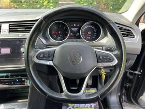 Volkswagen Tiguan LIFE 2.0 TDI // APPLE CARPLAY/AN - Image 4