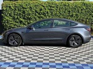 Tesla Model 3 PLUS RWD 60.5KWH // PANORAMIC SUNROO - Image 4