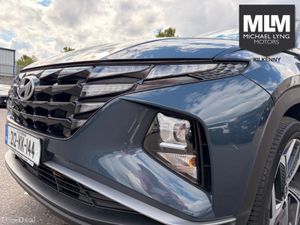Hyundai Tucson ix35 Executive 4WD 5DR Auto - Image 4