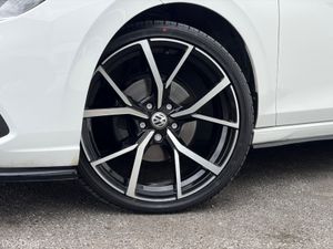 Volkswagen Golf LIFE TDI S-A DSG - Image 4