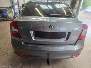 13 SKODA OCTAVIA AUTOMATIC 1.6 DIESEL - Image 4