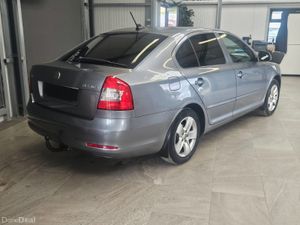 13 SKODA OCTAVIA AUTOMATIC 1.6 DIESEL - Image 3