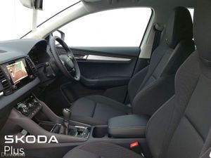 Skoda Karoq SELECTION 2.0TDI 115HP EX DEMO MASSIVE - Image 4