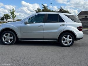 ABSOLUTELY IMMACULATE MERCEDES ML280 - Image 4