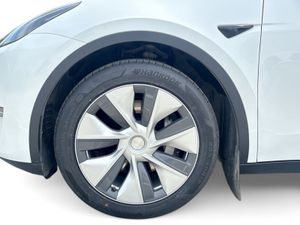 Tesla Model Y LONG RANGE AWD - Image 4