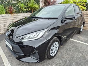 Toyota Yaris 1.5 HYBRID / X SPEC / LOW MILEAGE / T - Image 3