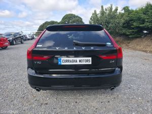 2020 Volvo V90 D4 Momentum - Automatic - Image 4