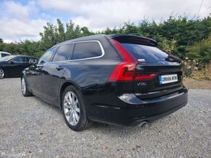 2020 Volvo V90 D4 Momentum - Automatic - Image 3