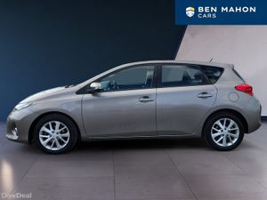 Toyota Auris Aura Petrol - Image 2