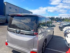 Toyota Voxy 7 Seater hybrid - Image 3