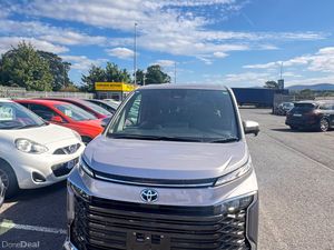 Toyota Voxy 7 Seater hybrid - Image 2