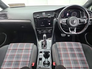 Volkswagen Golf GTI 2.0 DSG Dynamic - Image 4