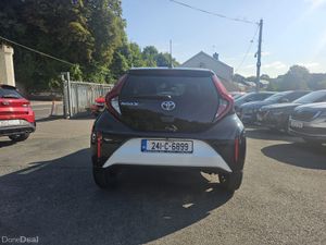 Toyota Aygo X 2024 1.0 Design Bitone White - Image 4