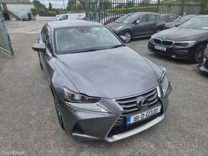 Lexus IS 300h Sport 2018 - Image 2