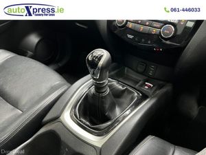 Nissan X-Trail Panoramic roof, Manual, Reversing a - Image 4