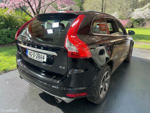 2014 Volvo XC60 D4 (181hp) FWD R-Design - Image 4
