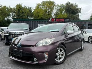 13 TOYOTA PRIUS HALF  LEATHER SEATS - Image 2