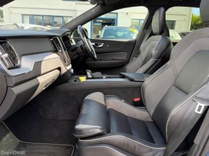 2019 Volvo XC60 T8 R-Design Twin Engine AWD Automa - Image 4