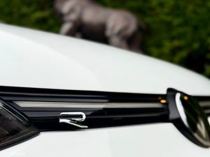 Volkswagen Golf R 320BHP GREAT SPEC LOW KM - Image 3
