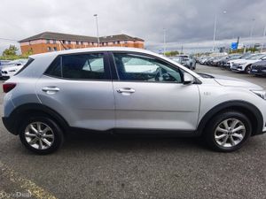 KIA STONIC K1 PETROL **APPLE CARPLAY** - Image 4