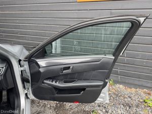 Mercedes-Benz E-Class 220 CDI BLUE EFFICIENCY SE 4 - Image 4