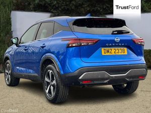 Nissan Qashqai 1.3 DiG-T MH N-Connecta [Glass Roof - Image 2