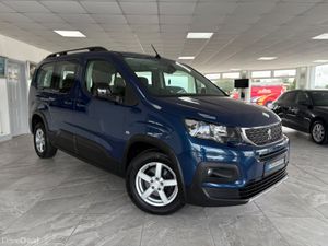 2023 Peugeot Rifter Allure Wheelchair Accessible - Image 3