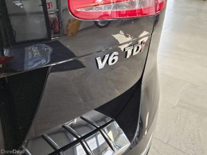 18 VOLKSWAGEN TOUAREG R-LINE 5 SEATER CREW CAB - Image 4