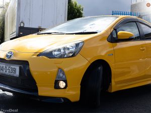 TOYOTA AQUA 2014 YELLOW HYBRID - Image 3