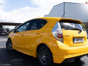 TOYOTA AQUA 2014 YELLOW HYBRID - Image 4