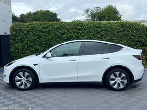 Tesla Model Y LONG RANGE AWD // PANORAMIC SUNROOF - Image 4