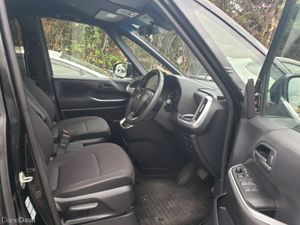 Low miles Toyota Voxy 2025 - Image 3