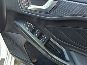 Ford Focus  1.5 TDCI ST-LINE X 120PS - Image 4
