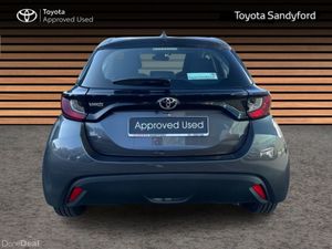 Toyota Yaris 1.5 LUNA MANUAL // REAR CAMERA // BLU - Image 4