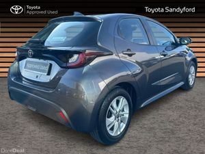 Toyota Yaris 1.5 LUNA MANUAL // REAR CAMERA // BLU - Image 2
