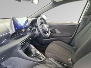 Toyota Yaris HYBRID AUTO G - Image 4