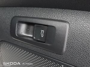 Skoda Karoq **FLASH SALE**PANORAMIC SUNROOF**ELECT - Image 3