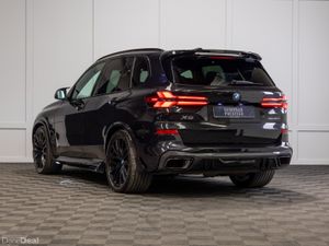 2025 BMW X5 X-Drive 50e M-Sport *Pan Roof - Image 4