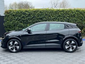 Renault Megane E-Tech EQUILIBRE EV40 ** LOW MILEAG - Image 3