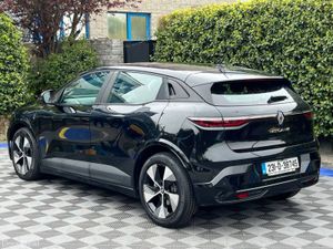 Renault Megane E-Tech EQUILIBRE EV40 ** LOW MILEAG - Image 4