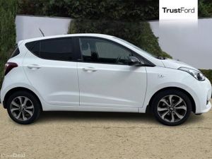 Hyundai i10 1.0 Play 5dr- Apple Car Play - Image 3